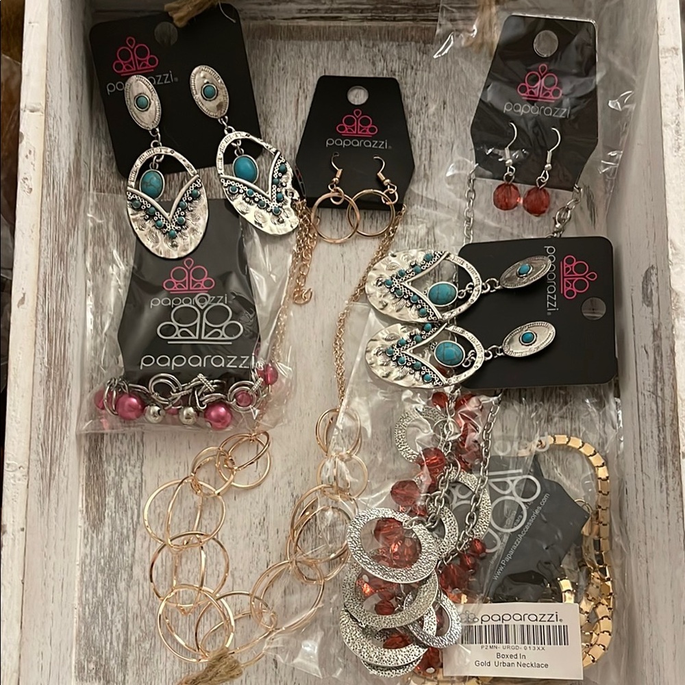 8 piece Paparazzi jewelry bundle